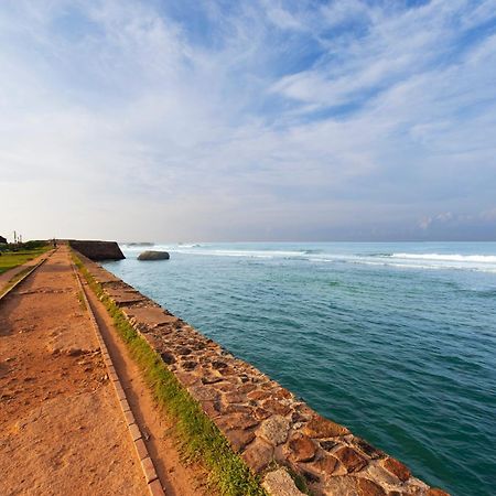 A 03 Bedroom Villa In Galle Fort With Roof Terrace & Pool Extérieur photo