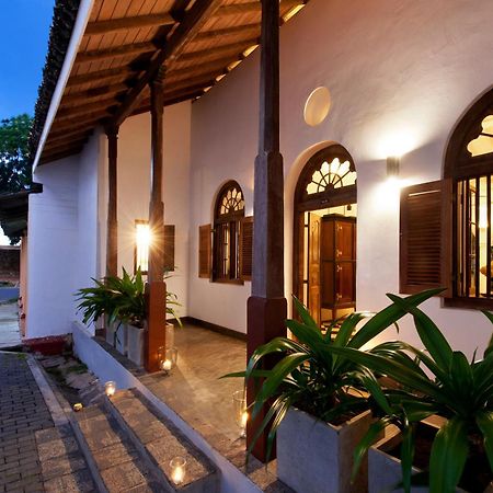 A 03 Bedroom Villa In Galle Fort With Roof Terrace & Pool Extérieur photo